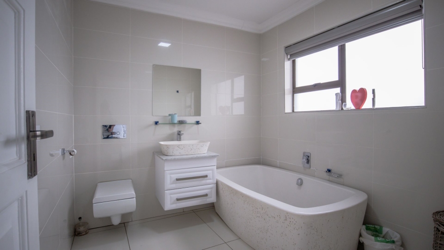 6 Bedroom Property for Sale in The Coves North West